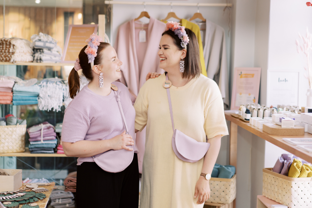 Torikortteleiden Tilanvaltaajat-kokeilu saavutti mittavan yleisön ja toi korona-aikaan kaivattua liikennettä Torikortteleihin – tavoittavuus somessa yli 1,5 miljoonaa