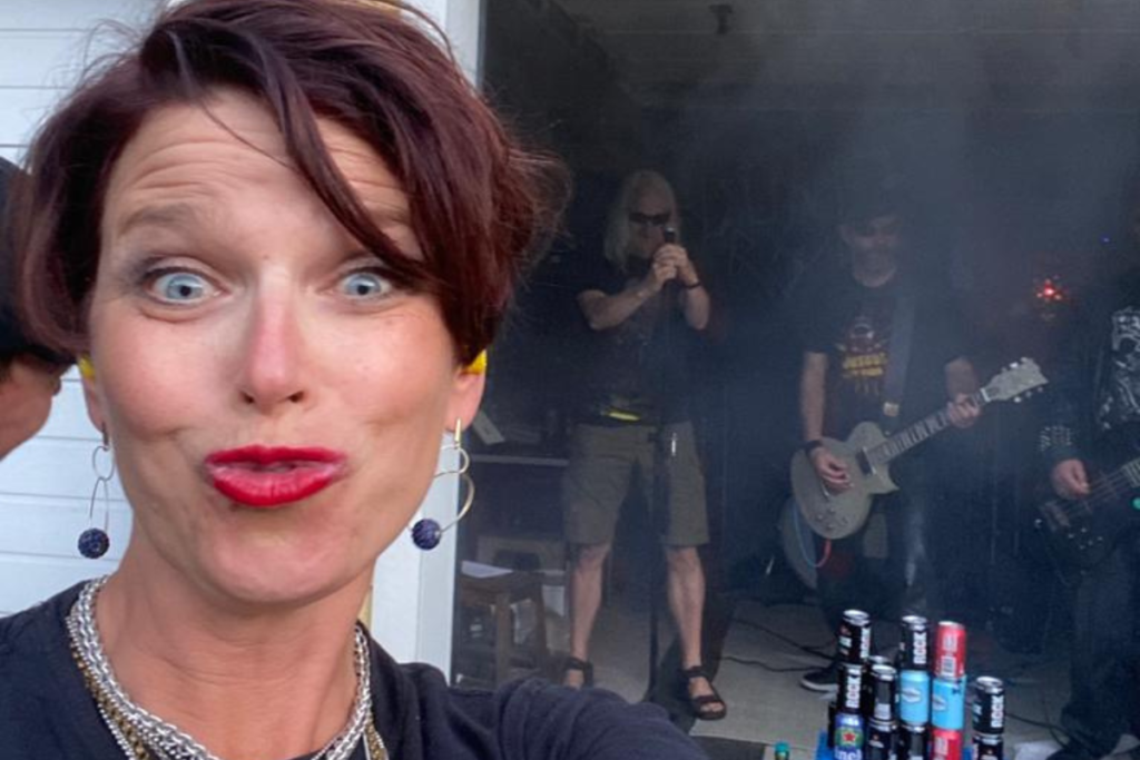 Pitäisikö useampien poliitikkojen hoitaa suhteita myös vaikuttajiin?